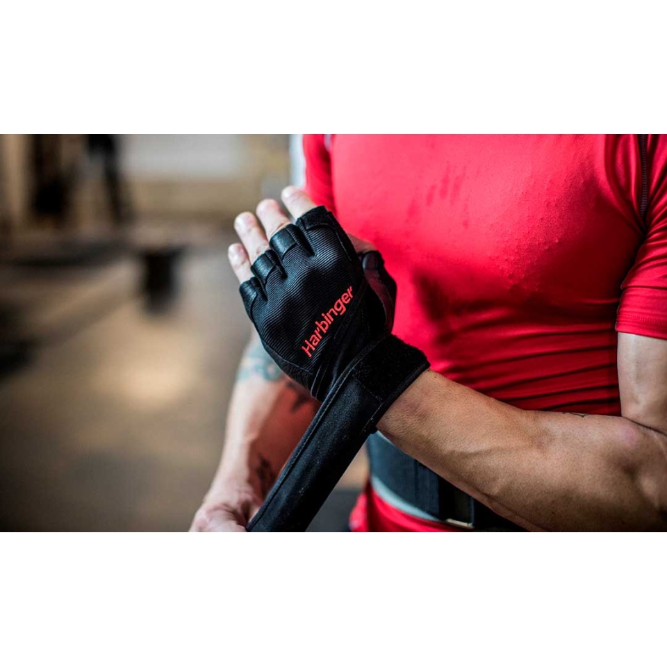 114010---114050_Pro-Wristwrap-Glove_Black_Lifestyle-1080x645.jpg